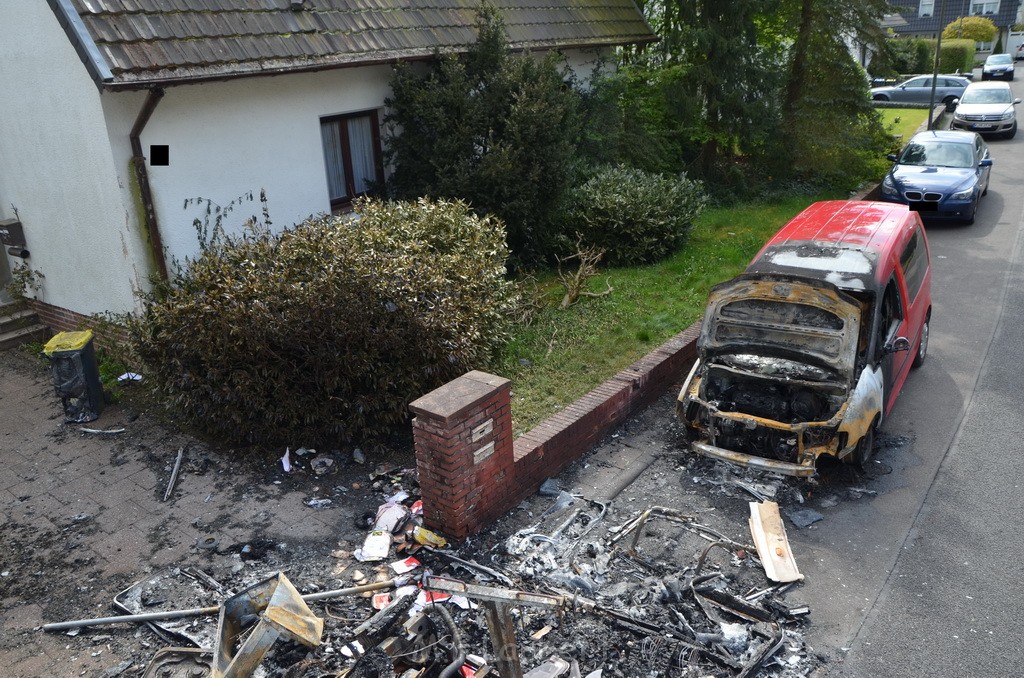 Wohnmobilbrand Koeln Rath Walhallstr P079.JPG - Miklos Laubert